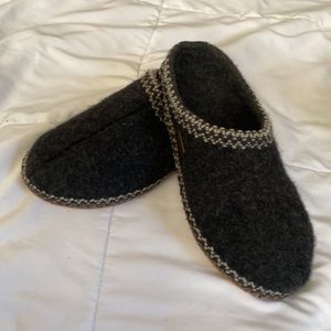 ❤️❤️mens Halflinger grizzly Slippers w/customized Vibram soles for a solid step